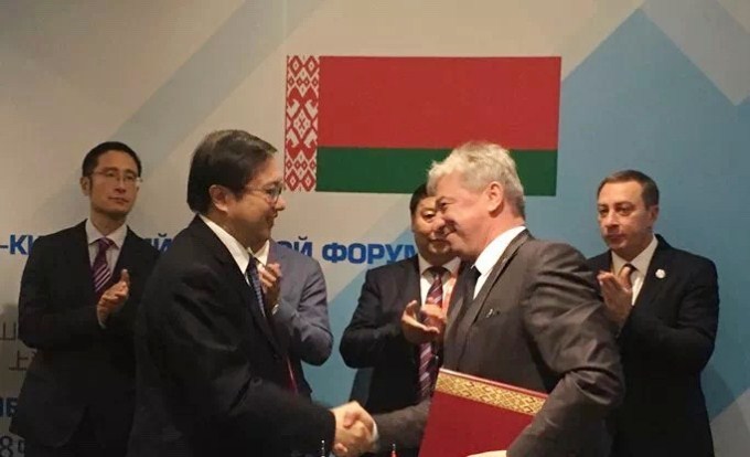 苏豪控股集团组团参加首届中国国际进口博览会和白俄罗斯轻工业集团签署合作备忘录