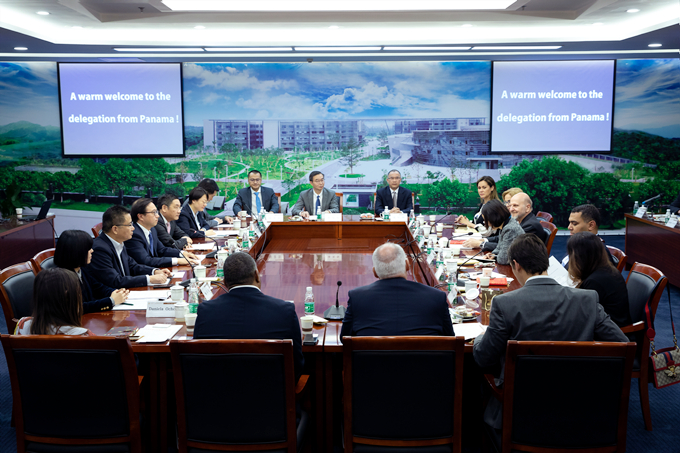 巴拿马政府经贸代表团到访苏豪控股集团