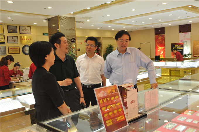 周勇考察南京龙蟠珠宝交易中心