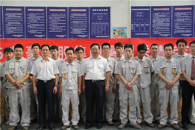 集团领导王正喜、李结祥赴天泓集团康泓店“送清凉”