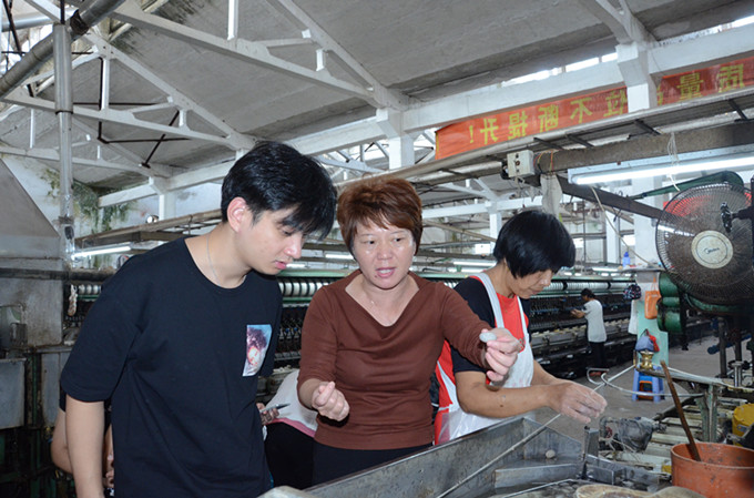 集团团委组织青年职工参观富安茧丝绸公司、海安苏豪制丝公司