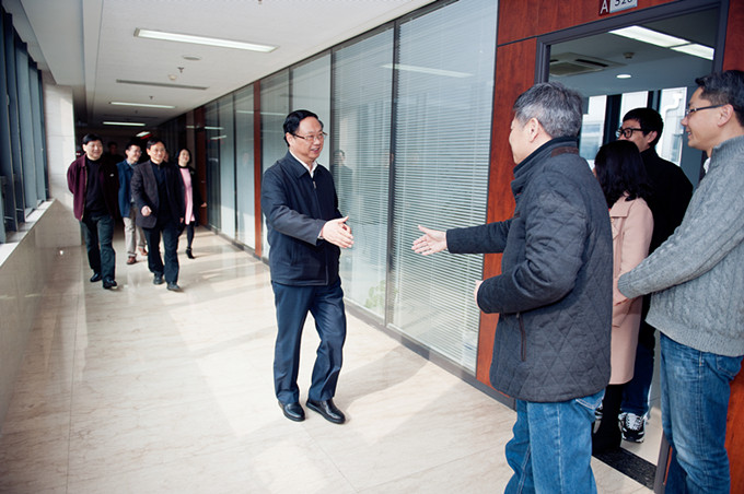 苏豪控股集团领导给广大干部职工拜年