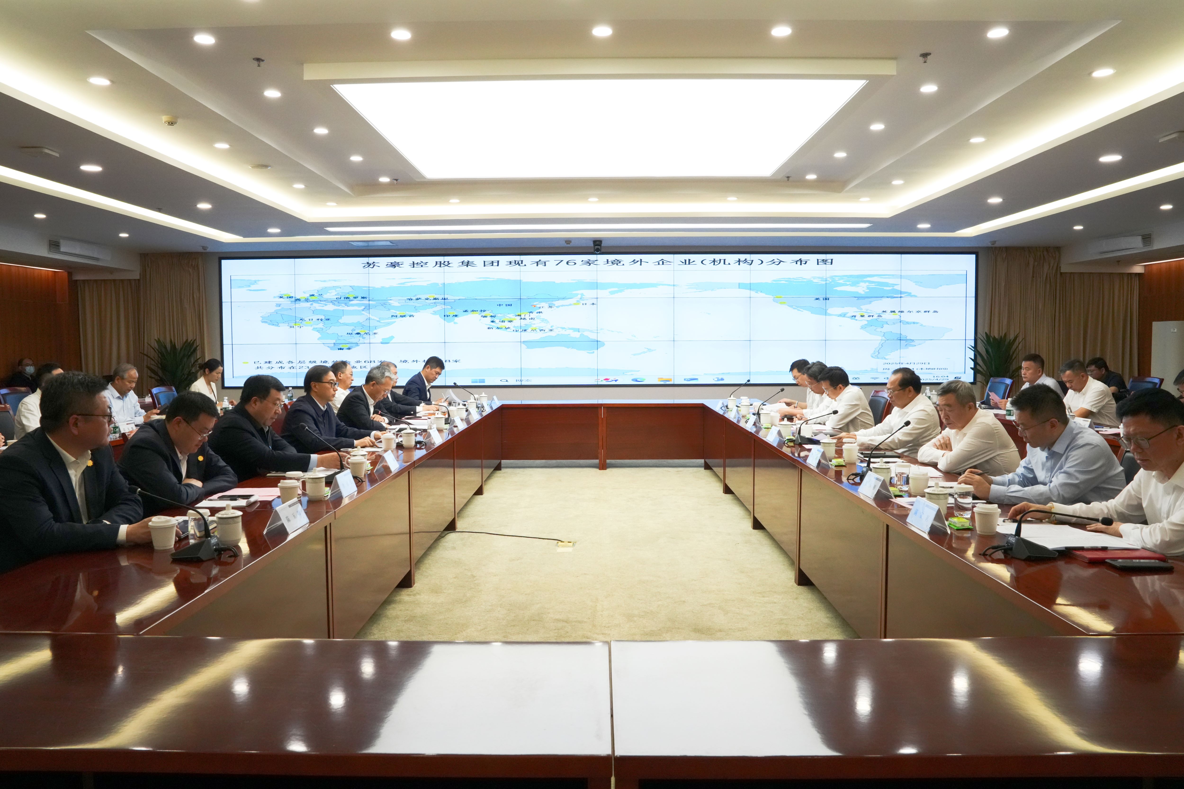 广西自治区党委常委、南宁市委书记农生文，南宁市委副书记、市长侯刚一行调研苏豪控股集团